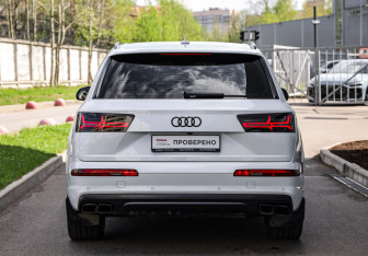 Подержанный автомобиль Audi Q7 2019 года (7 фото)