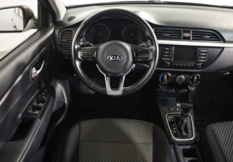 Подержанный автомобиль Kia Rio Sedan 2020 года (10 фото)