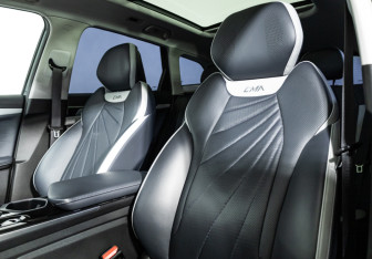 Подержанный автомобиль Geely Atlas 2023 года (20 фото)