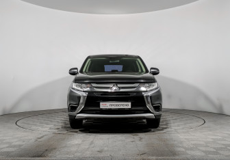 Подержанный автомобиль Mitsubishi Outlander 2018 года (2 фото)