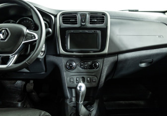 Подержанный автомобиль Renault Sandero 2020 года (14 фото)