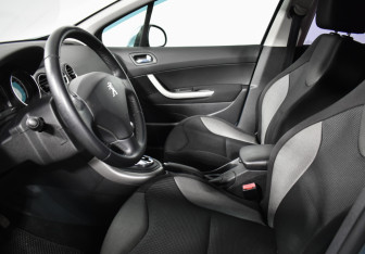 Подержанный автомобиль Peugeot 308 Hatchback 2011 года (10 фото)