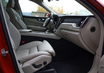 Подержанный автомобиль Volvo XC60 2021 года (23 фото)