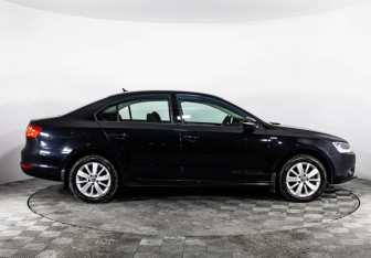 Подержанный автомобиль Volkswagen Jetta Sedan 2013 года (4 фото)