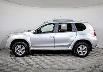 Подержанный автомобиль Nissan Terrano 2019 года (10 фото)