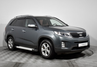 Подержанный автомобиль Kia Sorento 2016 года (3 фото)
