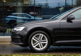 Подержанный автомобиль Audi A4 Sedan 2019 года (10 фото)