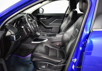 Подержанный автомобиль Jaguar F-Pace 2018 года (10 фото)