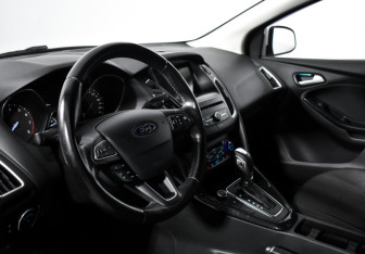 Подержанный автомобиль Ford Focus Hatchback 2017 года (9 фото)
