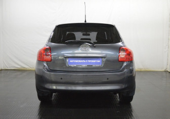 Подержанный автомобиль Toyota Auris Hatchback 2008 года (6 фото)