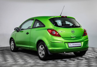 Подержанный автомобиль Opel Corsa 2011 года (7 фото)
