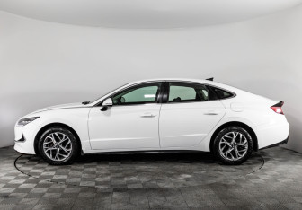 Подержанный автомобиль Hyundai Sonata 2020 года (9 фото)