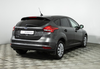 Подержанный автомобиль Ford Focus Hatchback 2017 года (5 фото)