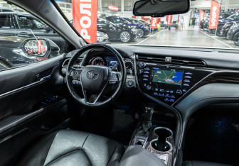 Подержанный автомобиль Toyota Camry Sedan 2020 года (12 фото)