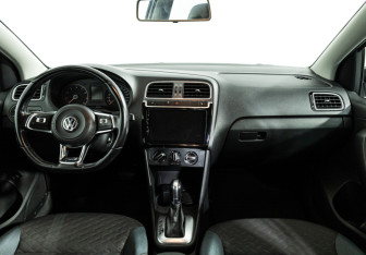 Подержанный автомобиль Volkswagen Polo Sedan 2020 года (13 фото)