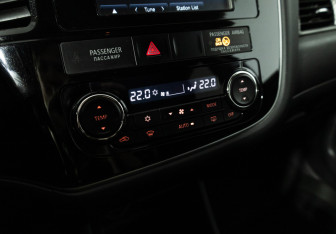 Подержанный автомобиль Mitsubishi Outlander 2014 года (17 фото)