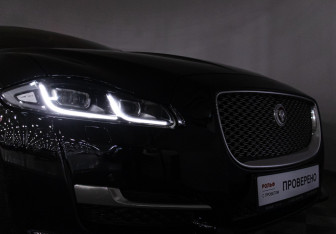 Подержанный автомобиль Jaguar XJ 2016 года (144 фото)