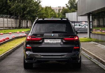 Подержанный автомобиль BMW X7 2020 года (7 фото)