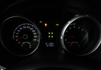 Подержанный автомобиль Mitsubishi Pajero 2008 года (12 фото)