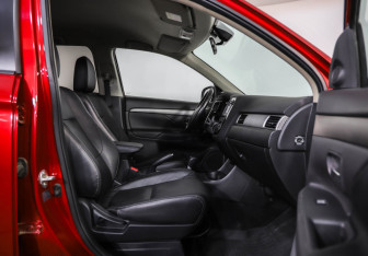 Подержанный автомобиль Mitsubishi Outlander 2014 года (27 фото)