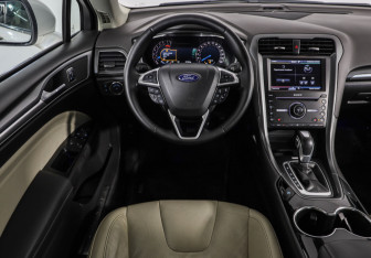 Подержанный автомобиль Ford Mondeo Sedan 2016 года (11 фото)