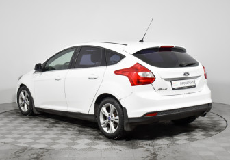 Подержанный автомобиль Ford Focus Hatchback 2013 года (7 фото)