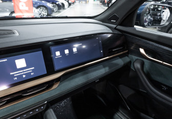 Подержанный автомобиль Geely Monjaro 2023 года (27 фото)