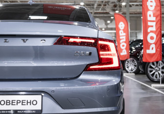 Подержанный автомобиль Volvo S90 2017 года (15 фото)