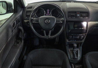 Подержанный автомобиль Skoda Yeti 2016 года (11 фото)