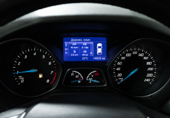 Подержанный автомобиль Ford Focus Sedan 2012 года (12 фото)