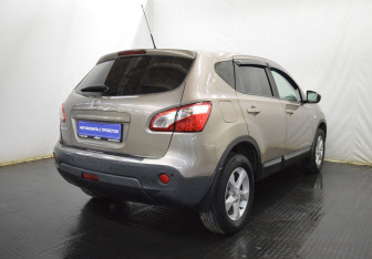 Подержанный автомобиль Nissan Qashqai 2012 года (5 фото)