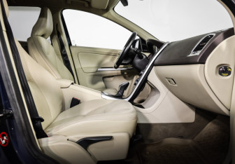 Подержанный автомобиль Volvo XC60 2012 года (23 фото)