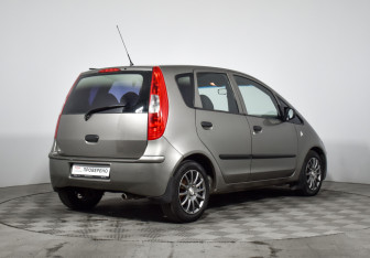 Подержанный автомобиль Mitsubishi Colt Hatchback 2007 года (5 фото)
