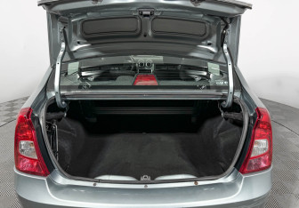 Подержанный автомобиль Renault Logan Sedan 2011 года (12 фото)