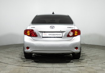 Подержанный автомобиль Toyota Corolla Sedan 2007 года (6 фото)