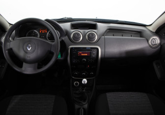 Подержанный автомобиль Renault Duster 2014 года (9 фото)