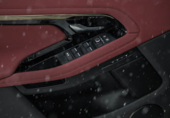 Подержанный автомобиль Land Rover Range Rover Evoque 2024 года (24 фото)