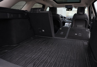 Подержанный автомобиль Land Rover Range Rover Velar 2019 года (34 фото)