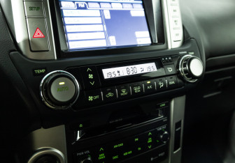 Подержанный автомобиль Toyota Land Cruiser Prado 2013 года (19 фото)