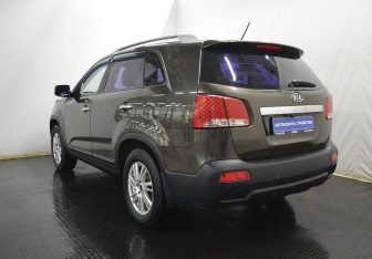 Подержанный автомобиль Kia Sorento 2011 года (7 фото)