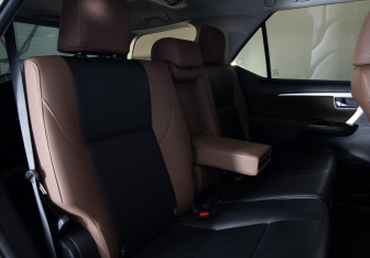 Подержанный автомобиль Toyota Fortuner 2018 года (22 фото)