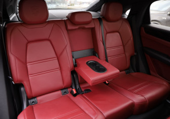 Подержанный автомобиль Porsche Cayenne 2022 года (28 фото)