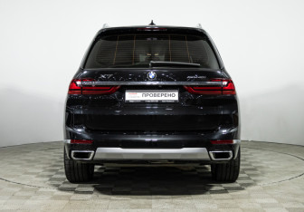 Подержанный автомобиль BMW X7 2020 года (6 фото)