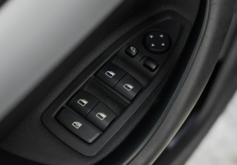 Подержанный автомобиль BMW X1 2018 года (26 фото)