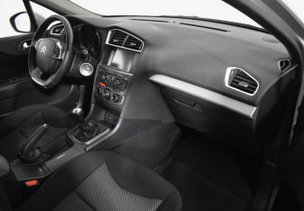 Подержанный автомобиль Citroen C4 Sedan 2014 года (12 фото)