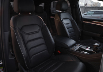 Подержанный автомобиль Volkswagen Touareg 2020 года (30 фото)