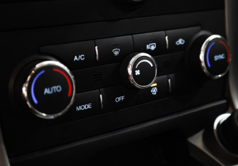 Подержанный автомобиль Chevrolet Captiva 2013 года (20 фото)