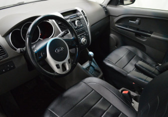 Подержанный автомобиль Kia Venga 2014 года (9 фото)