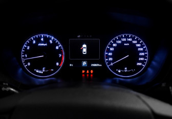 Подержанный автомобиль Hyundai Genesis 2014 года (20 фото)