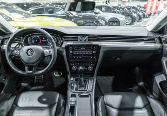 Подержанный автомобиль Volkswagen Arteon 2020 года (29 фото)